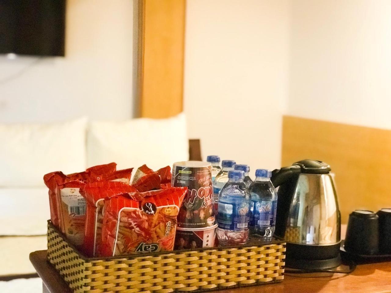 Vinh Gia Airport Lakeview Hostel Ханой Экстерьер фото